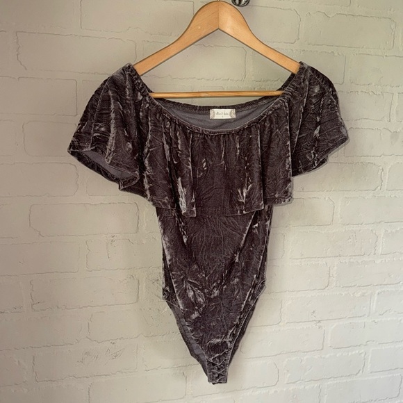 Alter’d State bodysuit off shoulder velvet small stretch purple ruffle boho - Picture 2 of 4